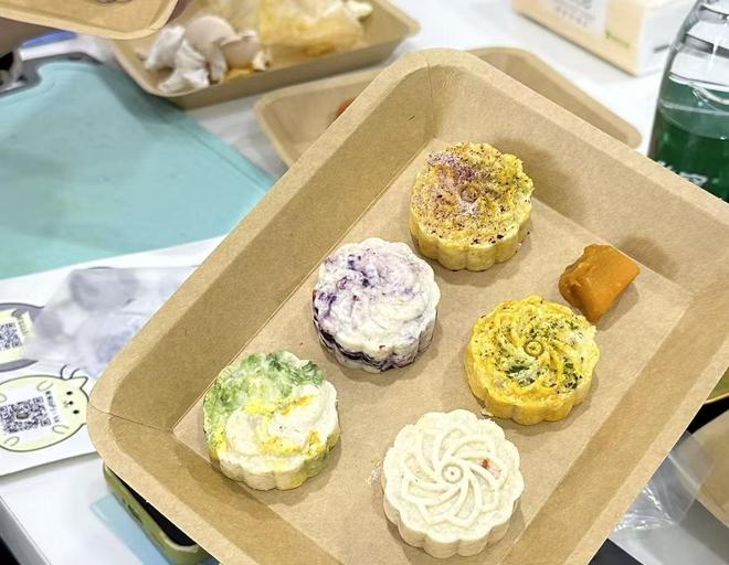 饼热销还可量身定制有商家一周内售出上千枚麻将胡了“毛孩子”也过中秋!成都宠物月(图2) 饼热销还可量身定制有商家一周内售出上千枚麻将胡了“毛孩子”也过中秋!成都宠物月(图2)